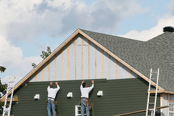 Professional Siding technician working in Paris, IL